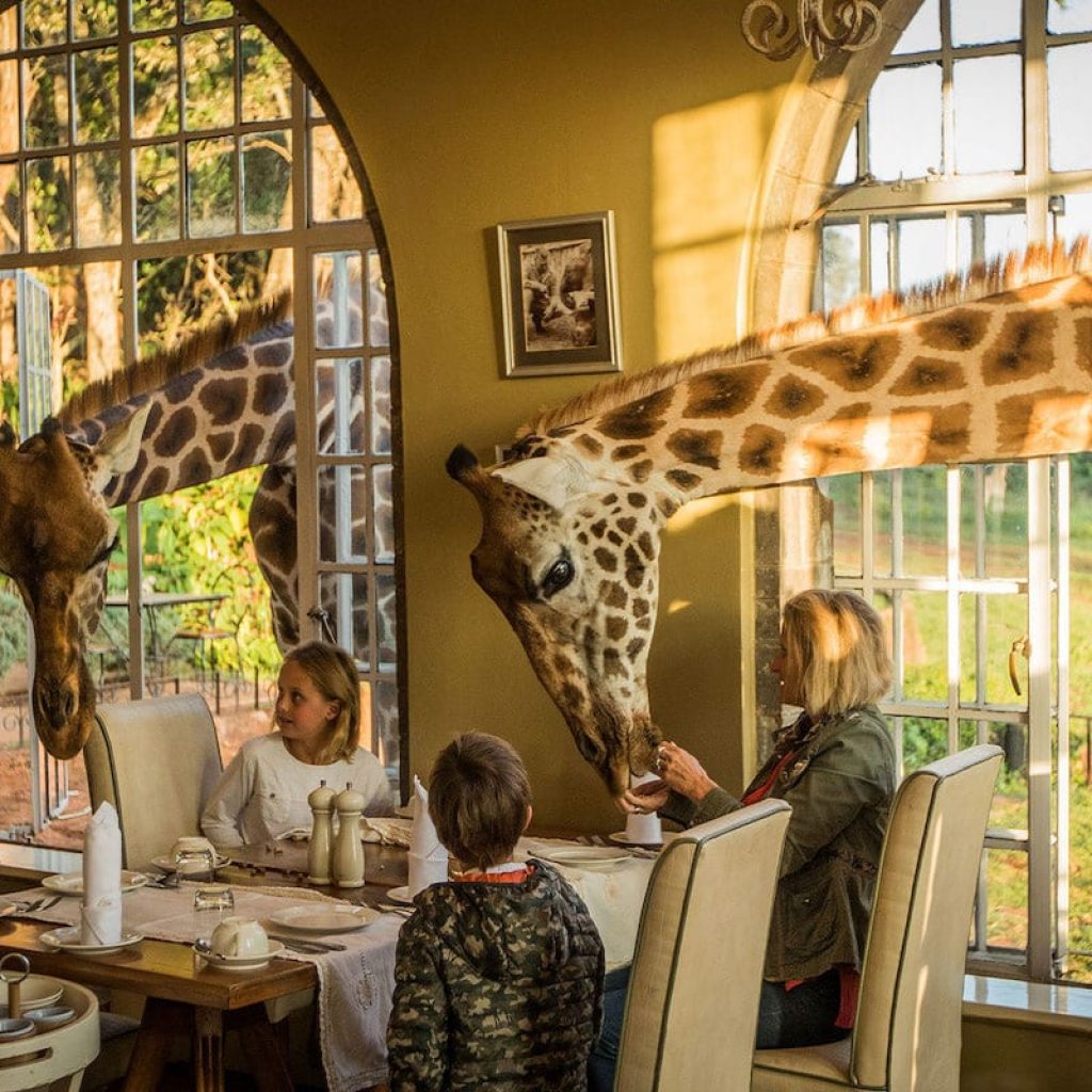 Kenya_Nairobi_GiraffeManor_TimeForBreakfast