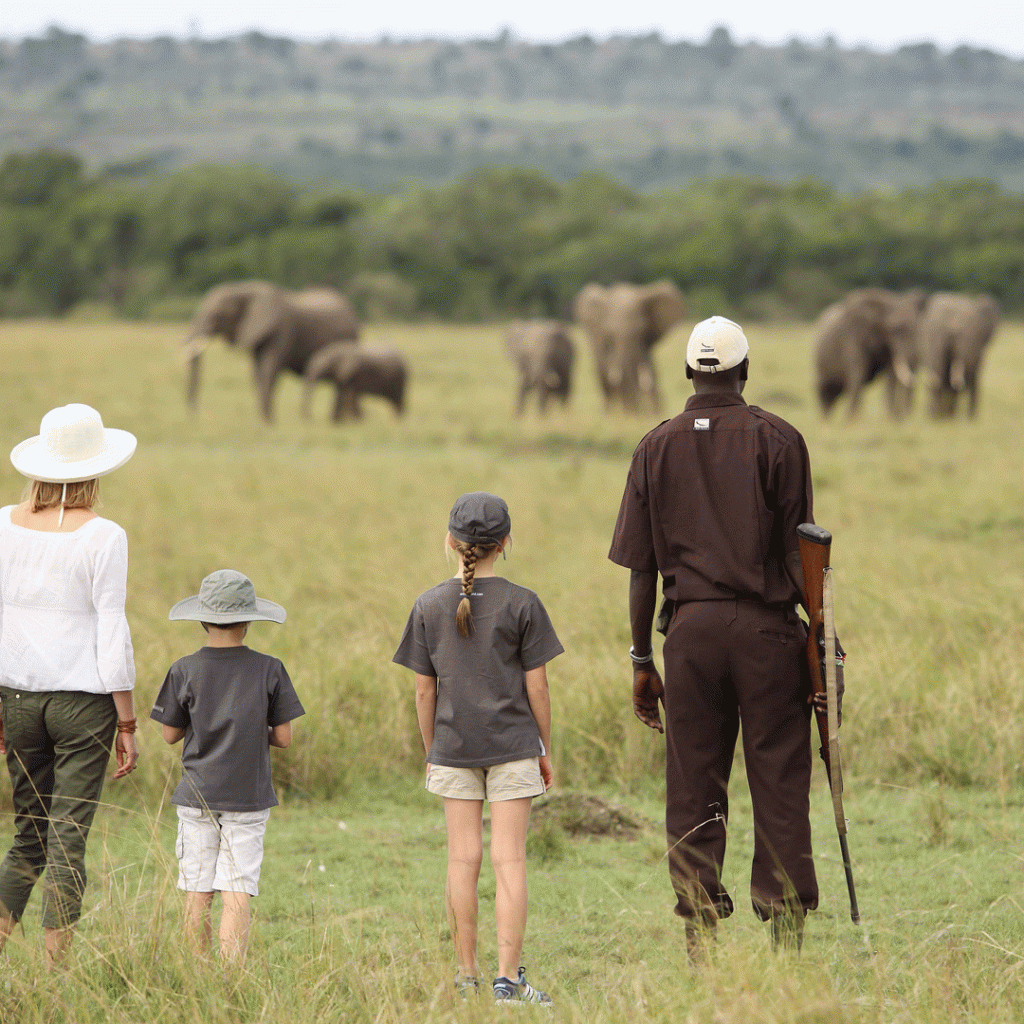 kenya-kichwa-family-walking-masaai