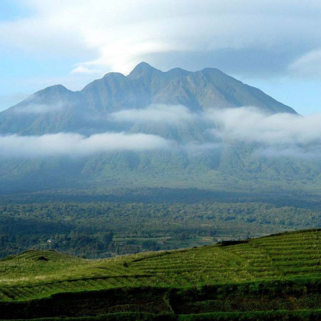 volcanoes-national-park-destinations-rwanda-maasai-wanderings-africa-mountain-range